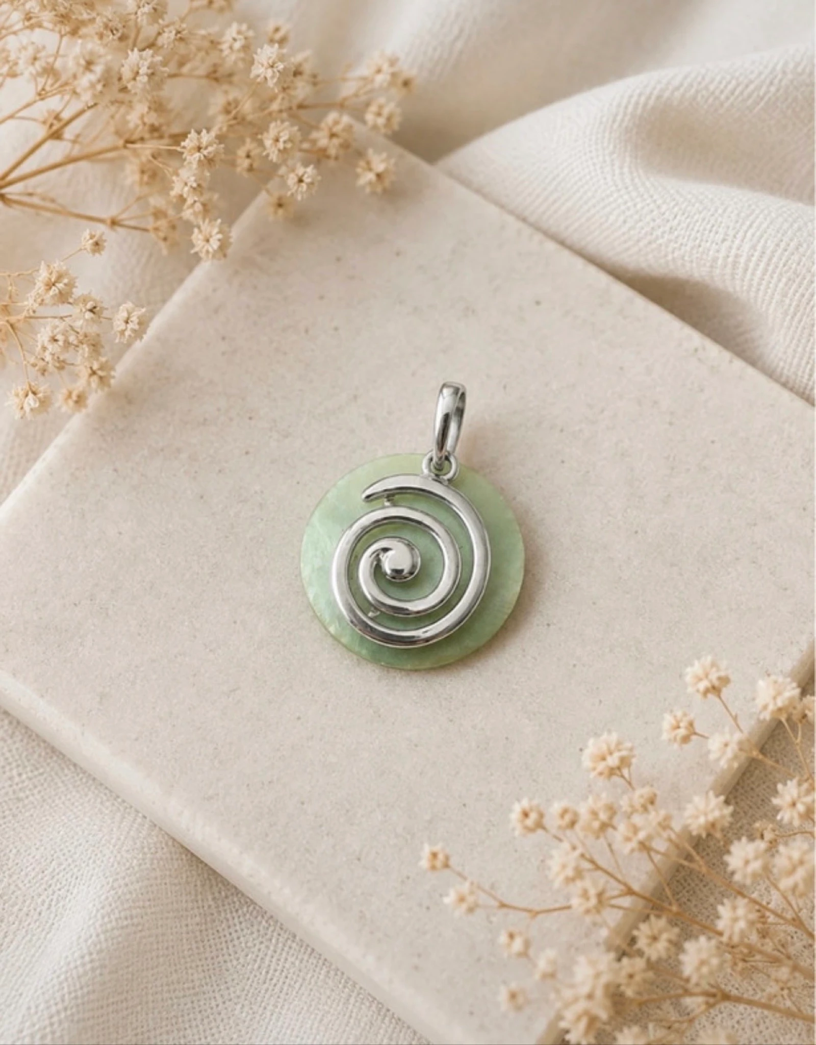 Colgante Espiral con Piedra Nacar Verde | Elegante